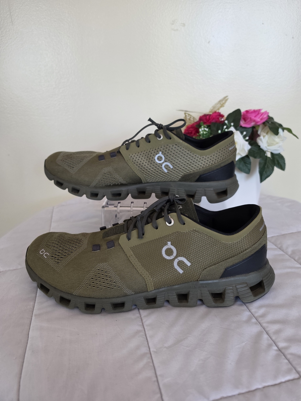On Cloud Man's Running Shoes Olive Green Lightweight Size 10.5